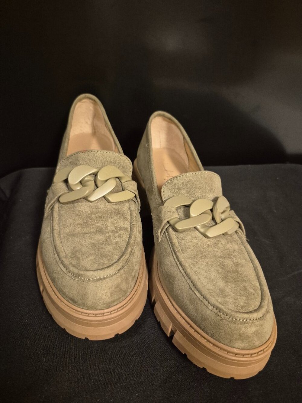 WONDERLY OLIVE TONE LOAFERS